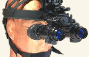 Powered by one AA and one CR123A battery, the compact binocular night vision system operates up to 20 metres below water.